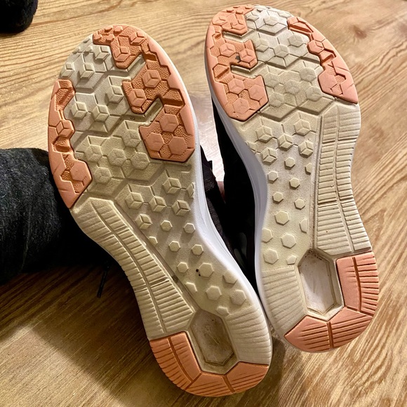 PREOWNED NIKE TANJUN IN SEASON TRAINERS RUNNING SHOES SIZE 8 BLACK PINK SILVER - Picture 11 of 16